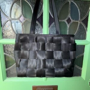 EUC 🖤 Harveys Seatbelt Bag Carryall– Black 🖤
